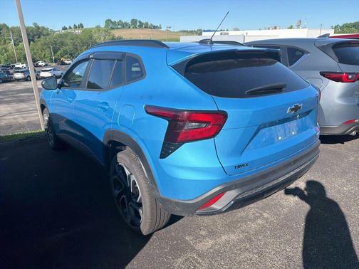 Marina Blue Metallic 2025 Chevrolet Trax FWD 2RS