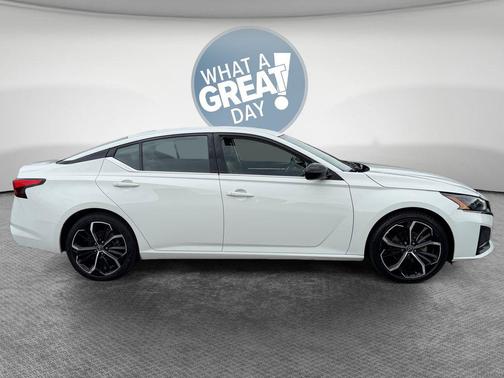 2024 Nissan Altima SR FWD