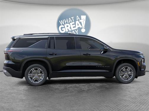 Mosaic Black Metallic 2026 Chevrolet Traverse LT