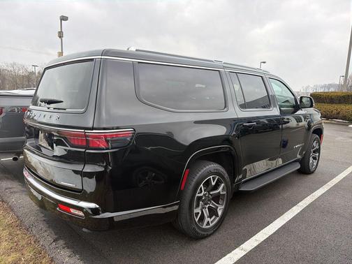 Diamond Black Crystal Pearlcoat 2024 Jeep Wagoneer L Series III 4x4