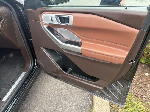 Agate Black Metallic 2022 Ford Explorer King Ranch