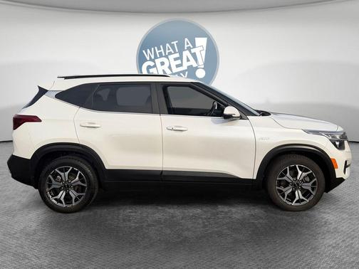 Snow White Pearl 2023 Kia Seltos EX