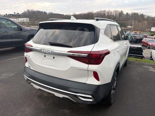 Snow White Pearl 2023 Kia Seltos EX