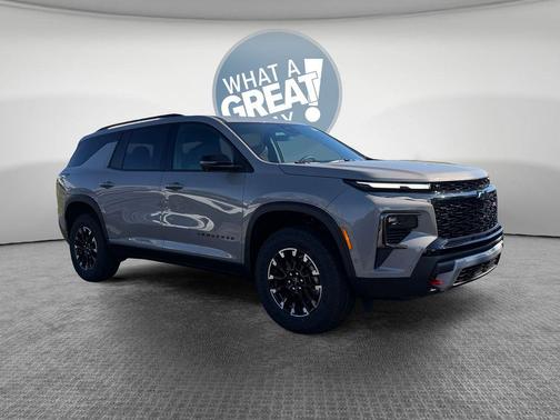 Sandstone Gray 2026 Chevrolet Traverse AWD Z71