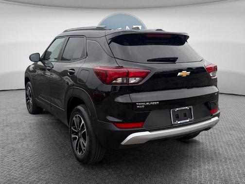 Mosaic Black Metallic 2025 Chevrolet Trailblazer LT