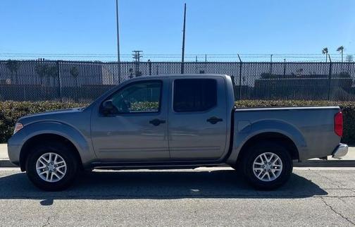 Photo 5 of 7 of 2019 Nissan Frontier SV
