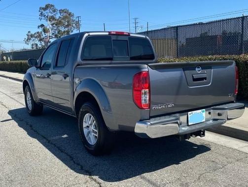 Photo 3 of 7 of 2019 Nissan Frontier SV