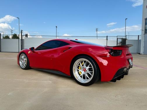 2016 Ferrari 488 GTB Base