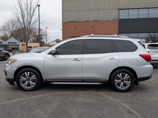 2019 Nissan Pathfinder SV