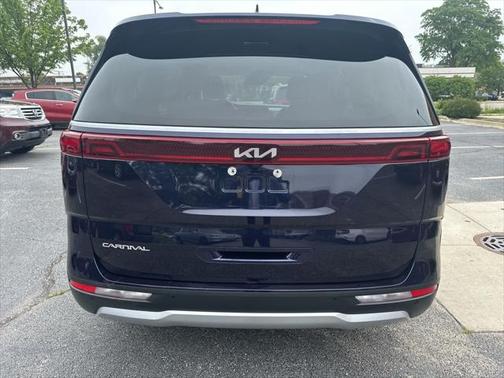 2023 Kia Carnival LX