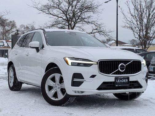 2022 Volvo XC60 B5 Momentum
