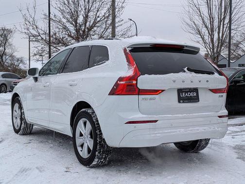 2022 Volvo XC60 B5 Momentum