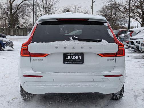 2022 Volvo XC60 B5 Momentum