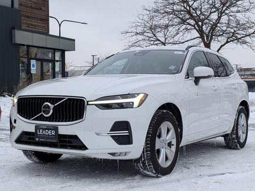 2022 Volvo XC60 B5 Momentum