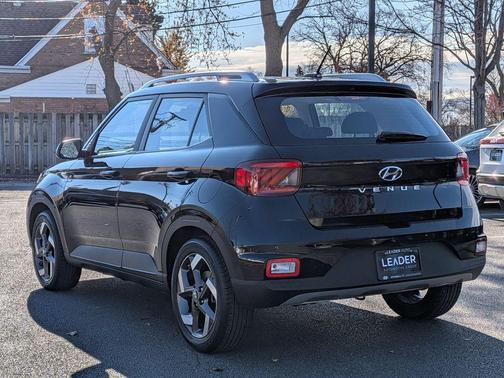 2023 Hyundai VENUE SEL