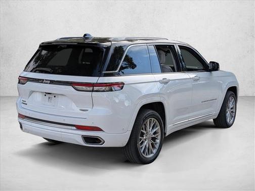 2022 Jeep Grand Cherokee Summit