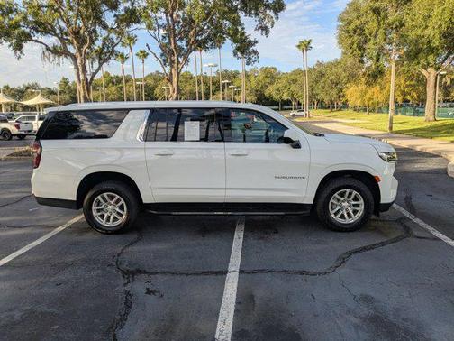 2023 Chevrolet Suburban LT