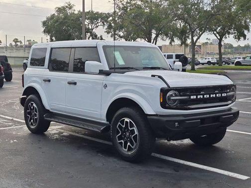 Oxford White 2026 Ford Bronco Outer Banks