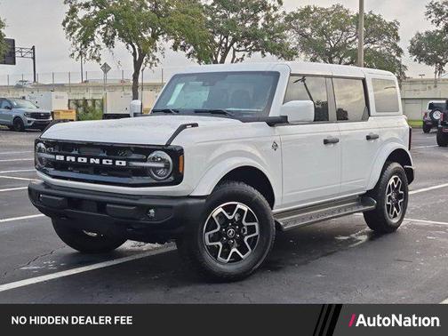 Oxford White 2026 Ford Bronco Outer Banks