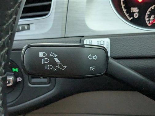 2015 Volkswagen Golf SportWagen TDI SE 4-Door