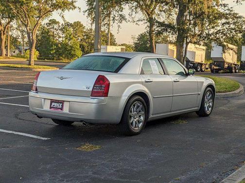 2005 Chrysler 300C Base