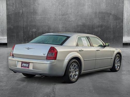 2005 Chrysler 300C Base