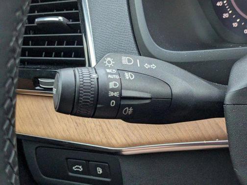 Onyx Black Metallic 2023 Volvo XC90 Recharge Plug-In Hybrid T8 Plus Dark Theme 7-Seater