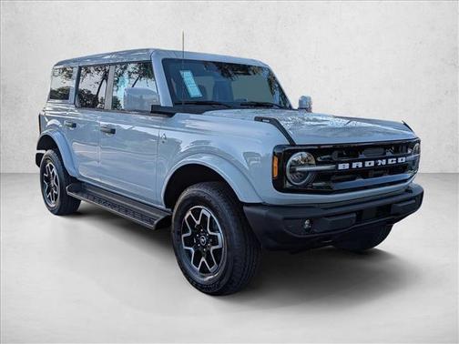 Avalanche Gray 2026 Ford Bronco Outer Banks