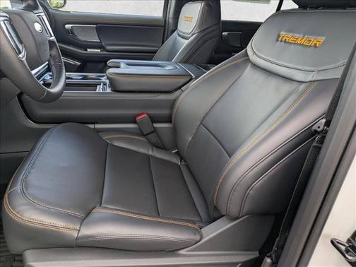 Star White Metallic Tri-Coat 2027 Ford Expedition Tremor