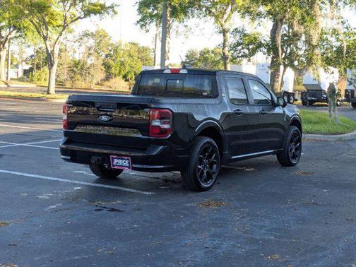 Shadow Black 2025 Ford Maverick Lobo