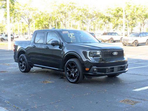 Shadow Black 2025 Ford Maverick Lobo