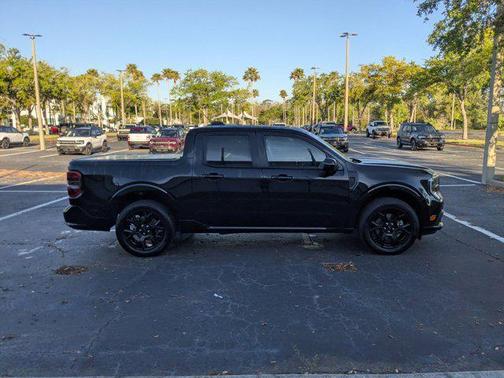 Shadow Black 2025 Ford Maverick Lobo