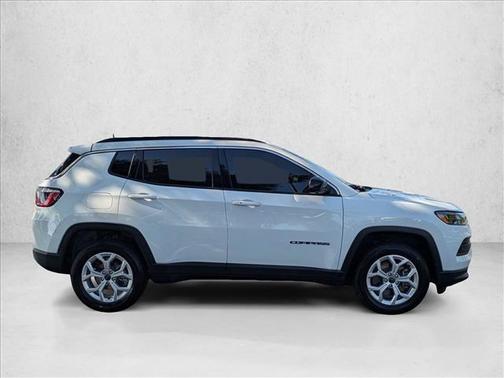 Bright White Clearcoat 2025 Jeep Compass Latitude