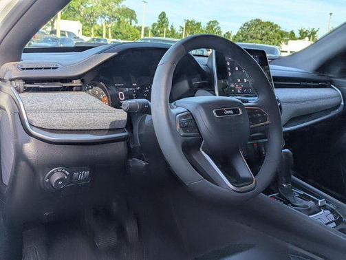 Bright White Clearcoat 2025 Jeep Compass Latitude