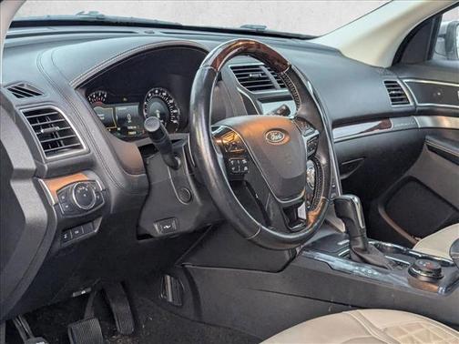 2017 Ford Explorer Platinum