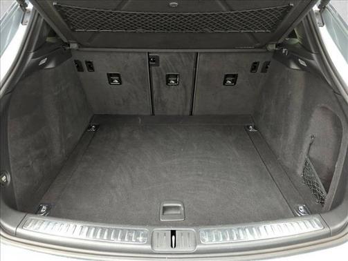 Rhodium Silver Metallic 2018 Porsche Macan Macan