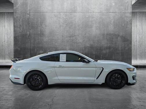 2016 Ford Shelby GT350 Base