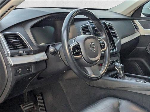 Crystal White Metallic 2021 Volvo XC90 T5 Momentum