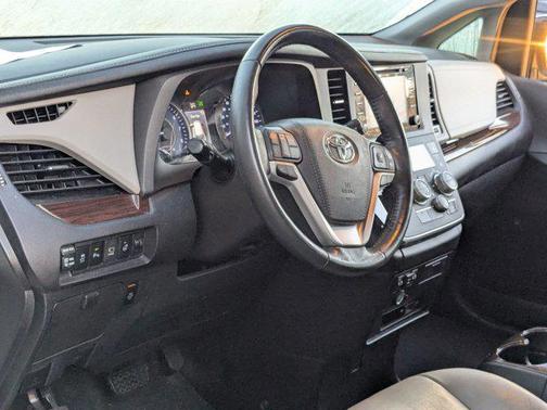 2019 Toyota Sienna Limited Premium
