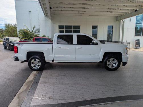 Summit White 2018 Chevrolet Silverado 1500 2LT