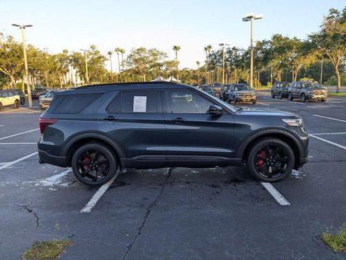 2022 Ford Explorer ST
