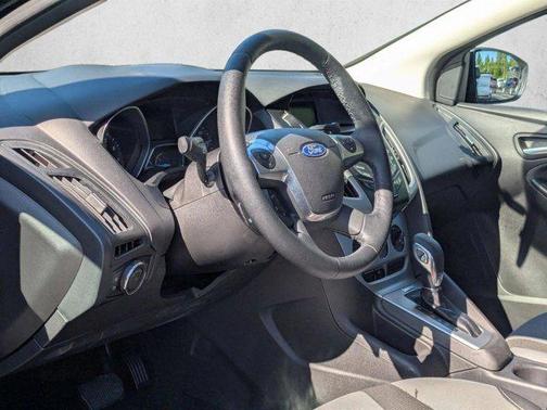 Tuxedo Black Metallic 2014 Ford Focus SE