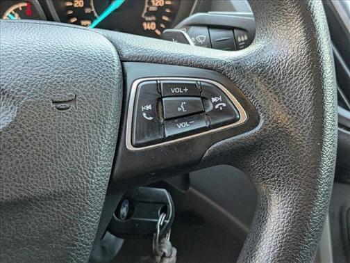 Oxford White 2017 Ford Escape SE