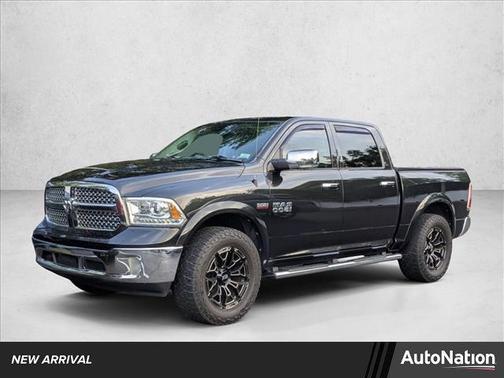 Brilliant Black Crystal Pearlcoat 2016 RAM 1500 Laramie