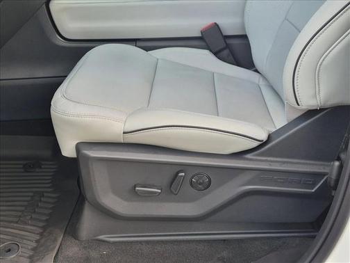 Star White Metallic Tri-Coat 2026 Ford Expedition Platinum