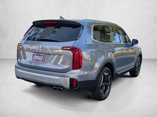 Everlasting Silver 2024 Kia Telluride S