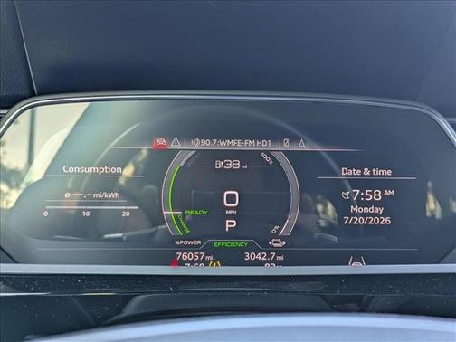Mythos Black Metallic 2022 Audi e-tron Premium Plus