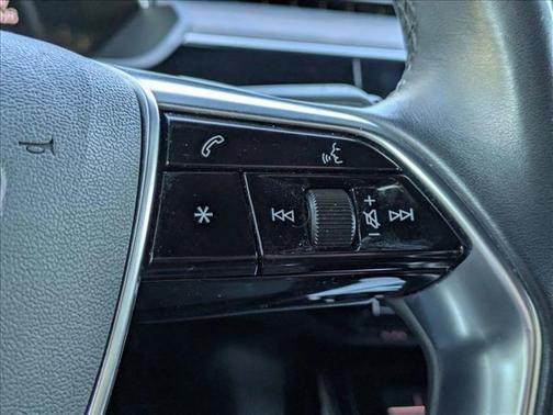 Mythos Black Metallic 2022 Audi e-tron Premium Plus