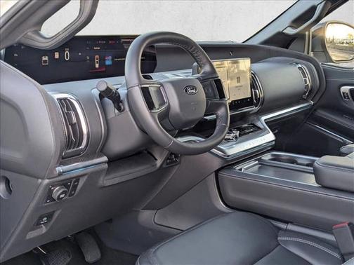 Star White Metallic Tri-Coat 2026 Ford Expedition Platinum