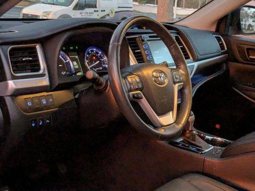 2019 Toyota Highlander Hybrid Platinum